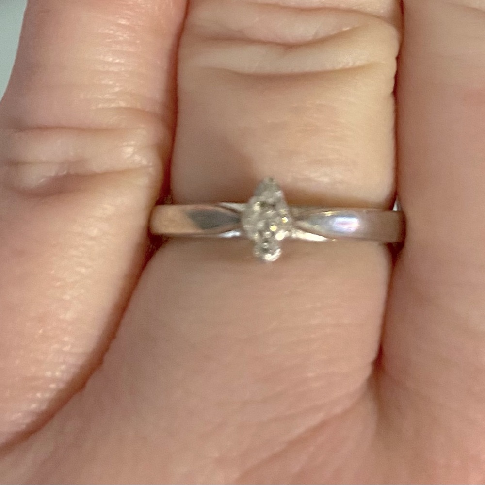 Women’s engagement ring